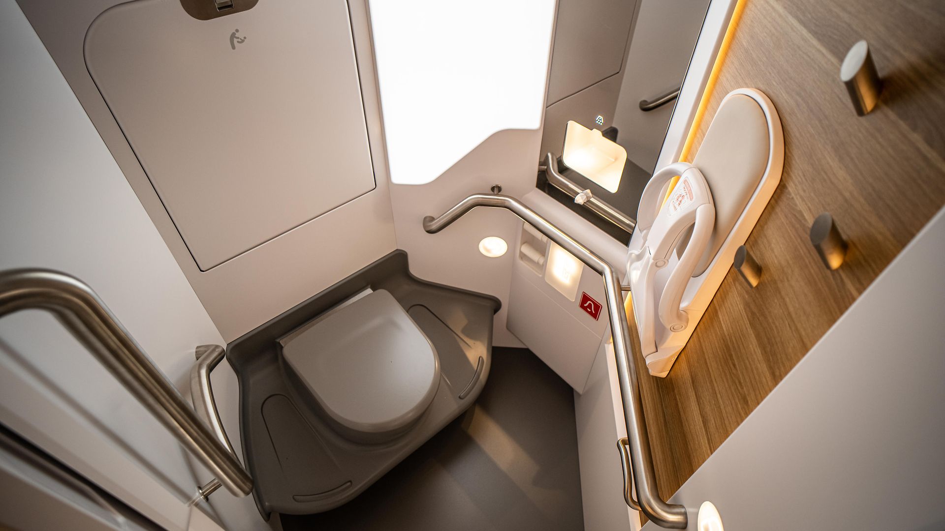 11.1_Haltegriffe am WC