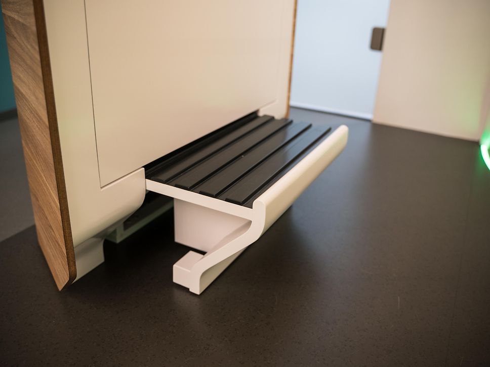 17_Trittstufe Waschbecken
