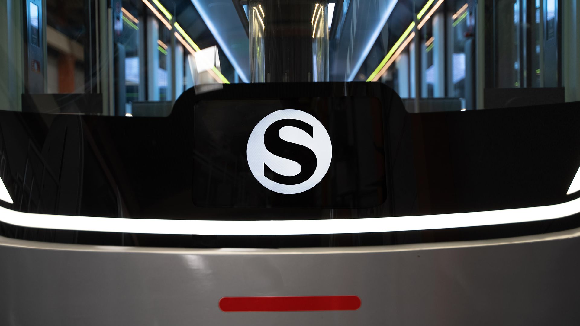 22"-Front-Display mit S-Bahn Logo im Zoom